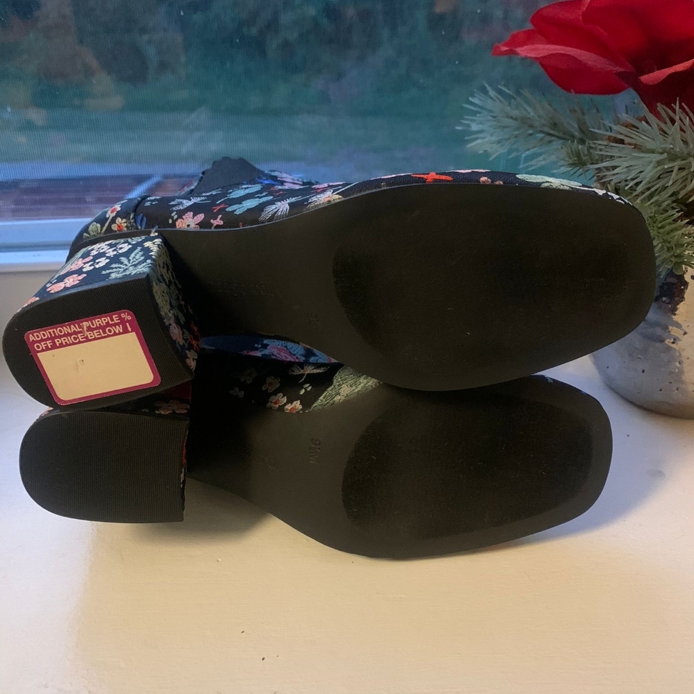Shoe - Picture 4 of 4